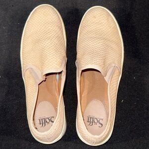 Sofft Light Pink/Cream Sneaker! Size 8.5!